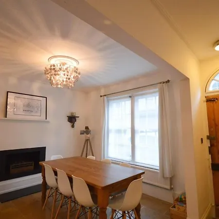 Townhouse In Clifton Village - R&r #3 Semesterbostad *