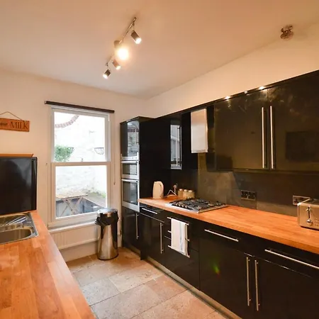 بيت للعطل Townhouse In Clifton Village - R&r #3